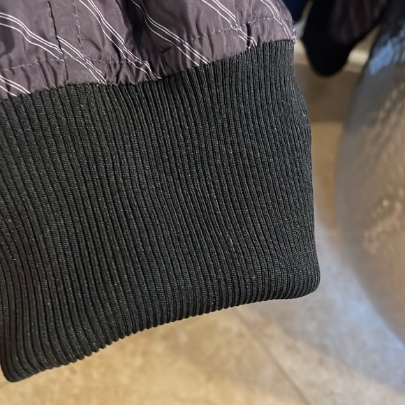 Mens Volcom windbreaker - Picture 5 of 6